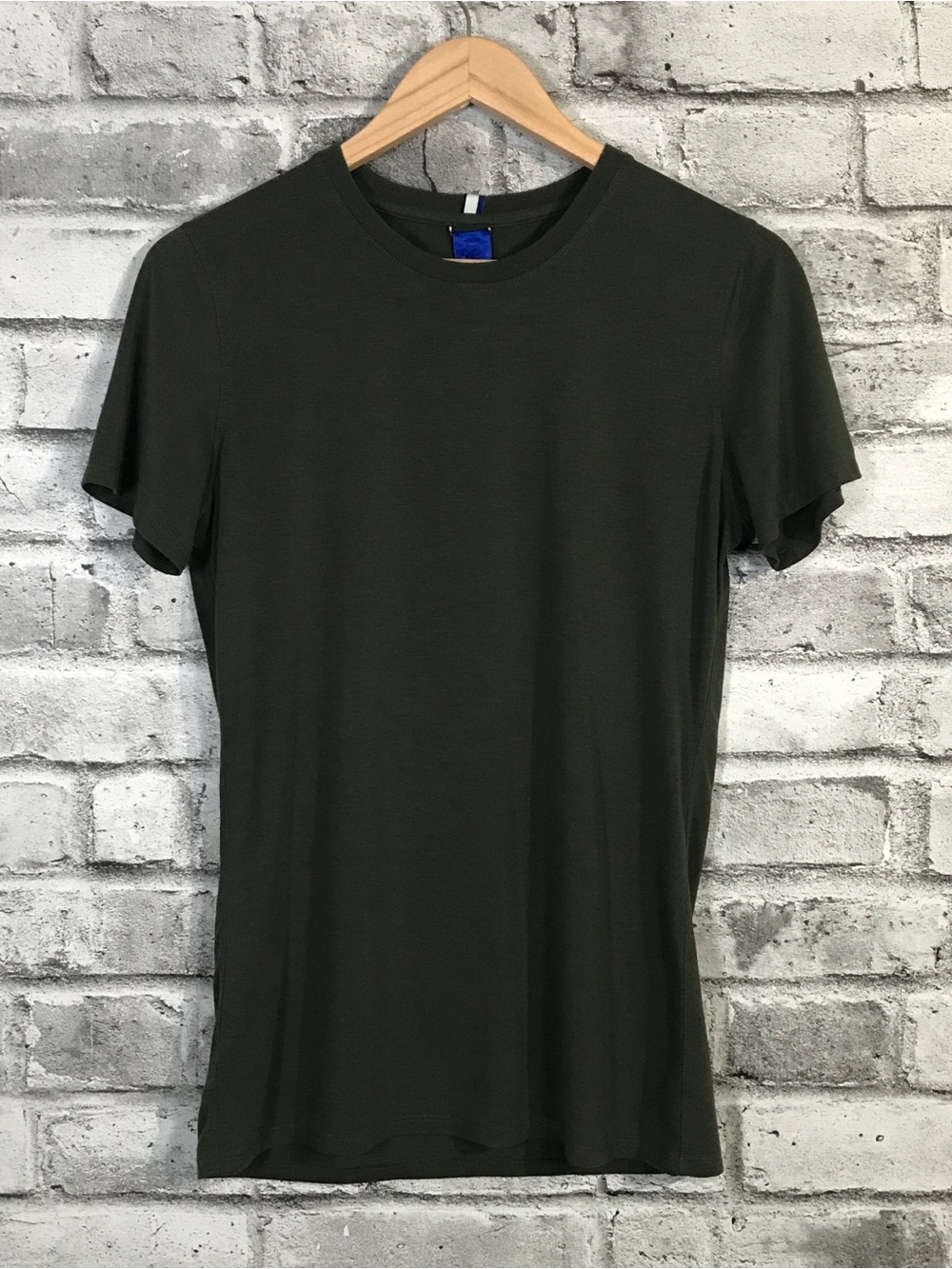 Kit and Ace Women’s Crew Neck T-Shirt in Olive